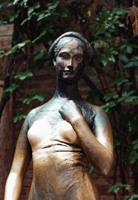 a statue of a person